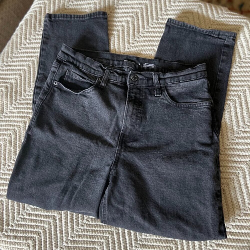 Old Navy Sky-Hi Straight Extra High Rise Jeans in Black